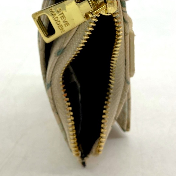 Steve Madden Treated Canvas with/flower design snap closure zipper coin purse - Picture 4 of 7